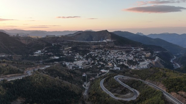 Foto - Başkan Erdoğan söz vermişti! Kışın 3 metreye yakın kar yağdığı o ilçeye… 