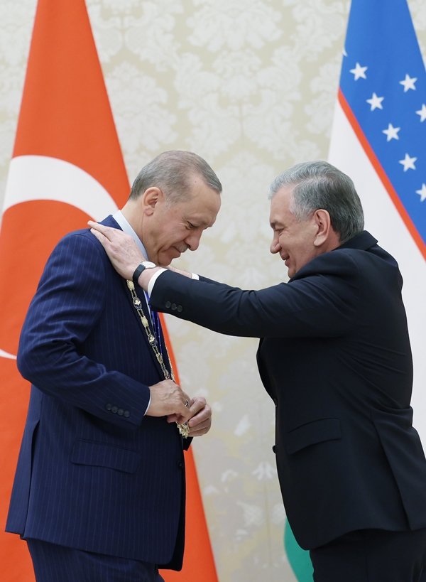 Foto - Başkan Erdoğan'a devlet nişanı takdimi