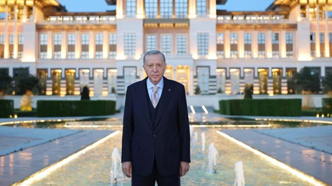 Başkan Erdoğan'dan flaş karar! Külliye'nin kapılarını o 3 isme kapattı