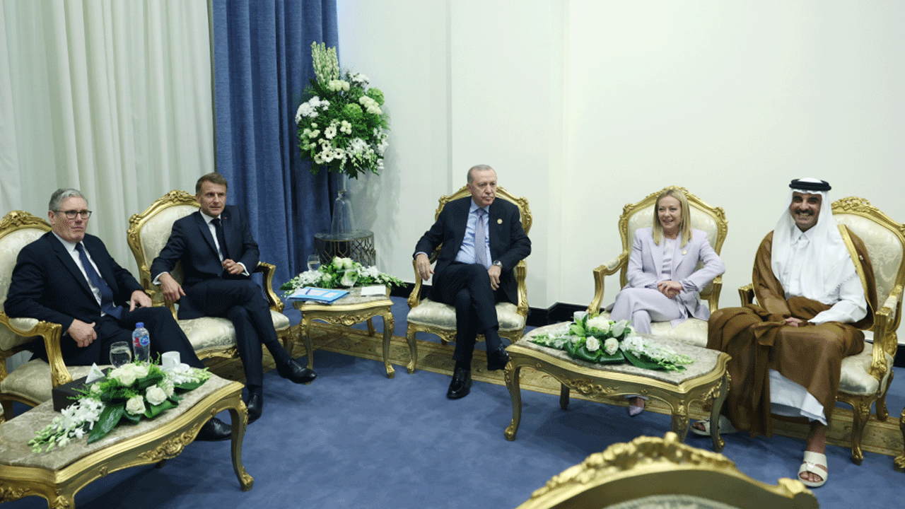 Başkan Erdoğan'dan Mısır'da diplomasi trafiği