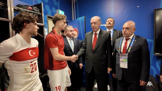 Foto - Başkan Erdoğan'dan Mourinho'ya uyarı: Bazı rakamlar konuşuluyor! İstikbaliyle oynamamak lazım