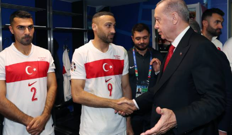 Foto - Başkan Erdoğan'dan Mourinho'ya uyarı: Bazı rakamlar konuşuluyor! İstikbaliyle oynamamak lazım