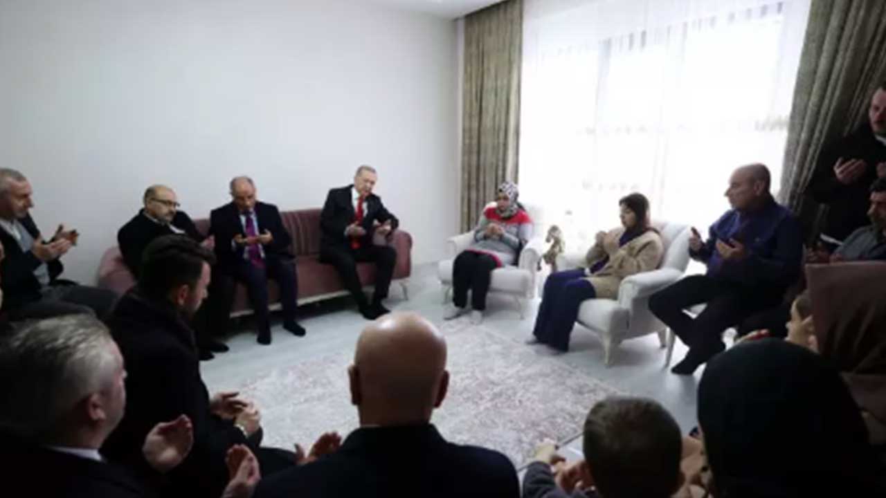 Foto - Başkan Erdoğan'ın askerlik fotoğrafı gündem oldu! Ortaya çıkan tesadüf herkesi şaşırttı