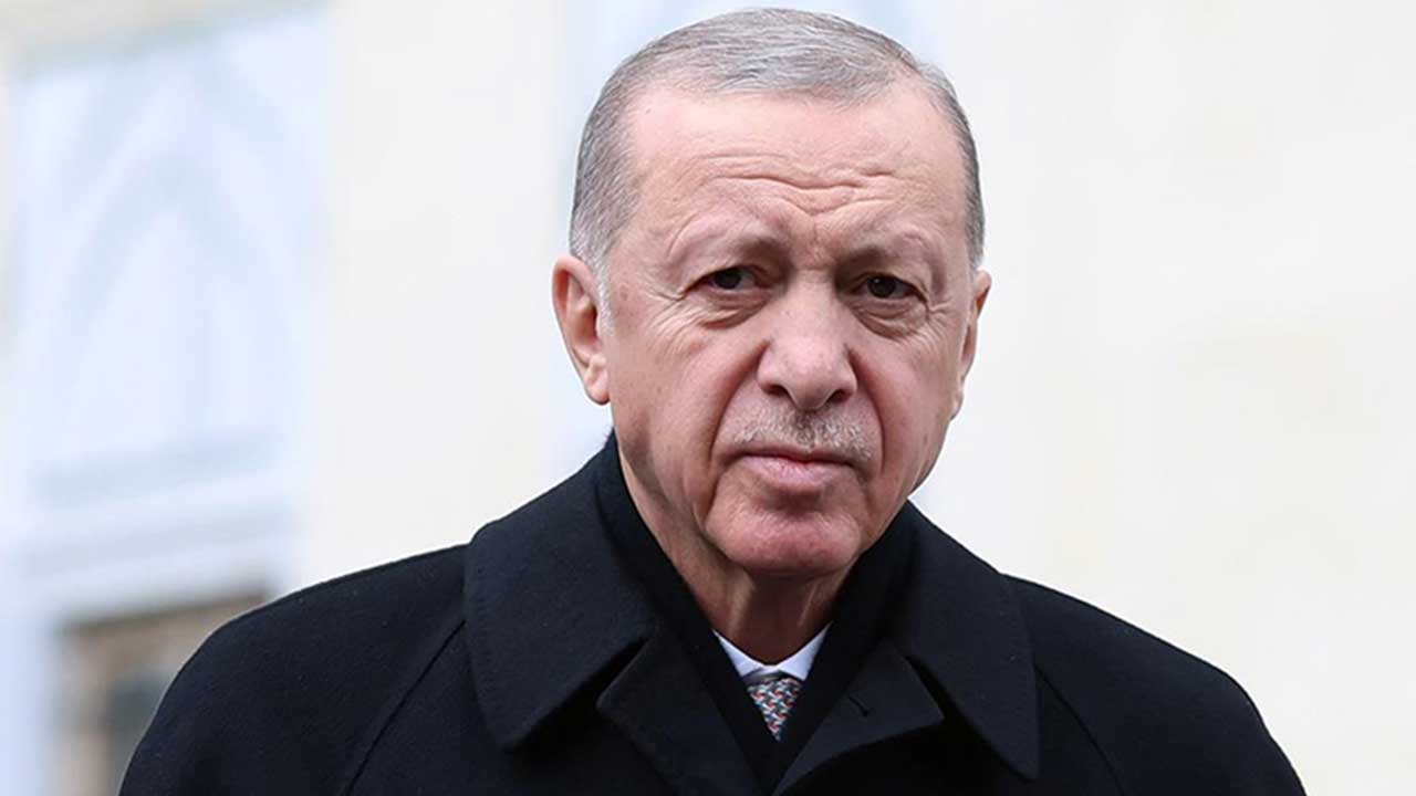 Başkan Erdoğan'ın askerlik fotoğrafı gündem oldu! Ortaya çıkan tesadüf herkesi şaşırttı