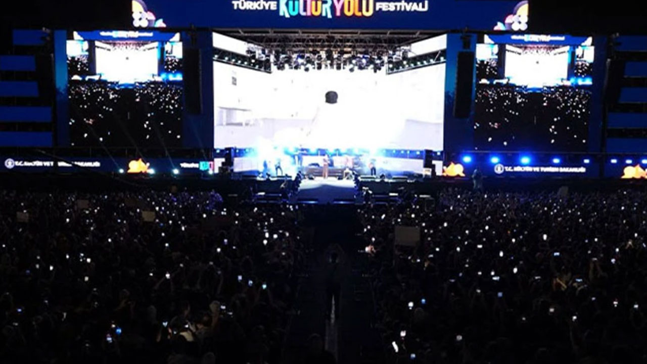 Foto - Başkan Erdoğan'ın danışmanından o bakana sitem: Halkımız infial halindedir bunu bilesiniz