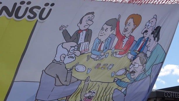 Foto - Başkan Erdoğan'ın katıldığı törende "6'lı Masa"ya pankartlı gönderme