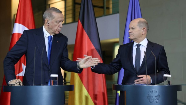 Foto - Başkan Erdoğan'ın Scholz'a ders verdiği günün hemen ertesi büyük olay! Geneleve davet ettiler