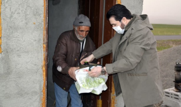 Foto - Başkan Savcı Sayan'dan yalnız yaşayan inşaat bekçisine "ev ve evlendirme" sözü