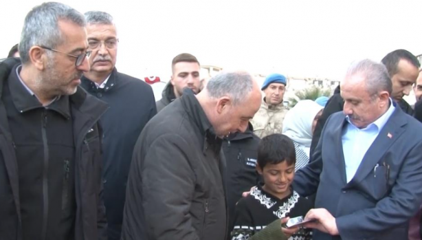 Foto - Başkan Şentop'tan depremzedelere moral!
