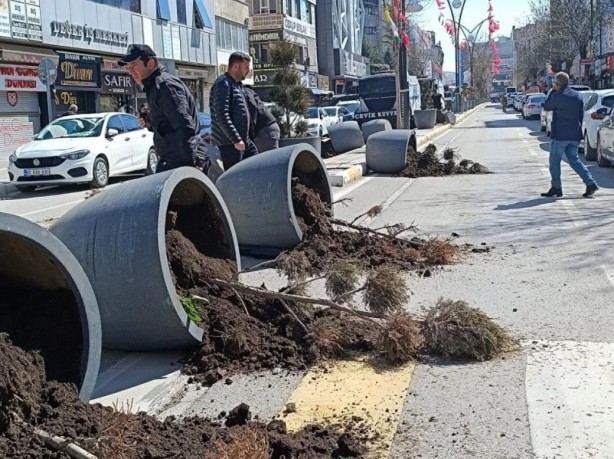 Foto - Başkanlığın AK Parti'ye geçtiği Van'da PKK'lılar düğmeye bastı