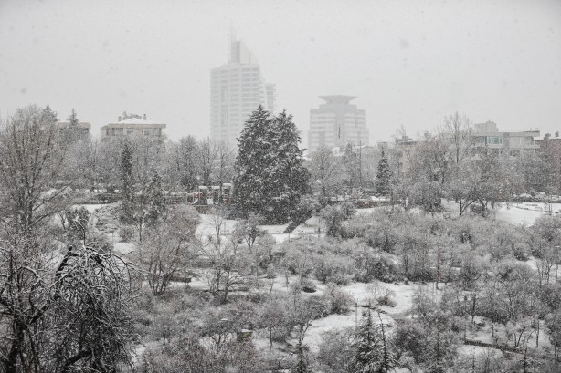 Başkent Ankara beyaza büründü