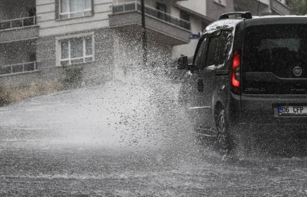Foto - Başkent Ankara'da caddeleri sel bastı