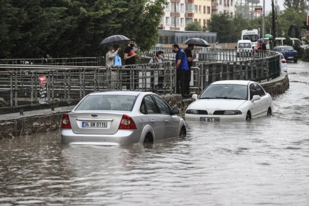Foto - Başkent Ankara'da caddeleri sel bastı