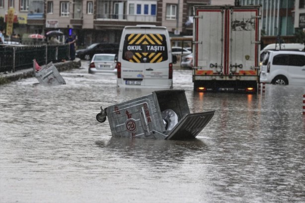Foto - Başkent Ankara'da caddeleri sel bastı