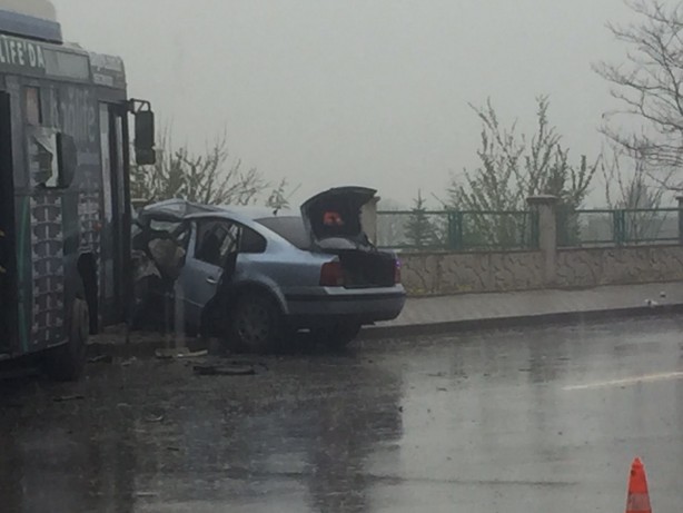 Foto - Başkent'te bayramın son günü feci kaza! Halk otobüsü ile otomobil çarpıştı: 1 ölü