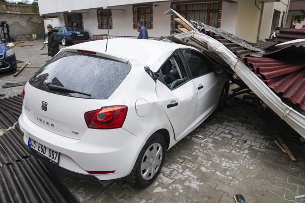 Foto - Başkentte çatılar uçtu: Yaralılar var