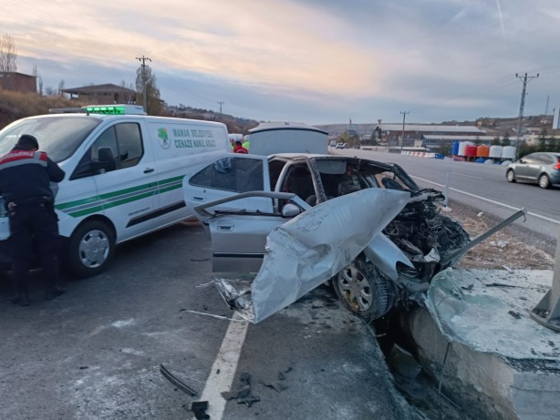 Foto - Başkentte feci kaza! Elektirik direğine çarptı! 