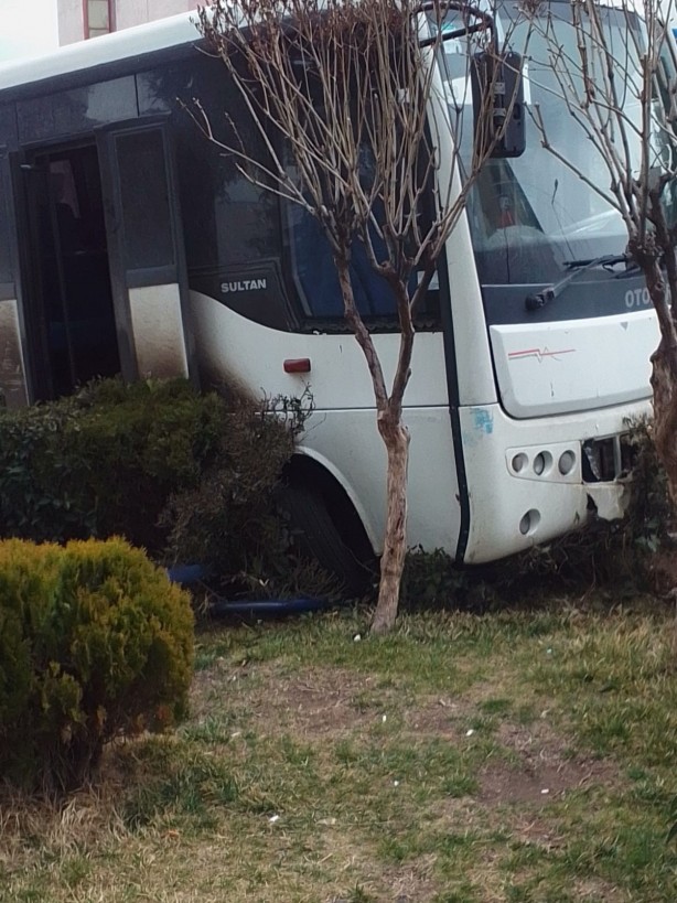Foto - Başkent'te feci kaza! Otobüs ile minibüs çarptı