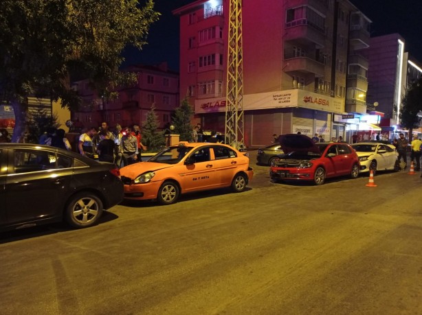 Foto - Başkentte kırmızı ışıkta zincirleme kaza: 7 yaralı