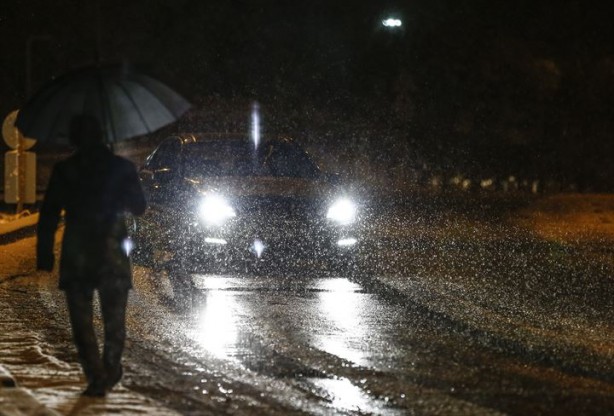 Başkentte mevsimin ilk karı yağdı 