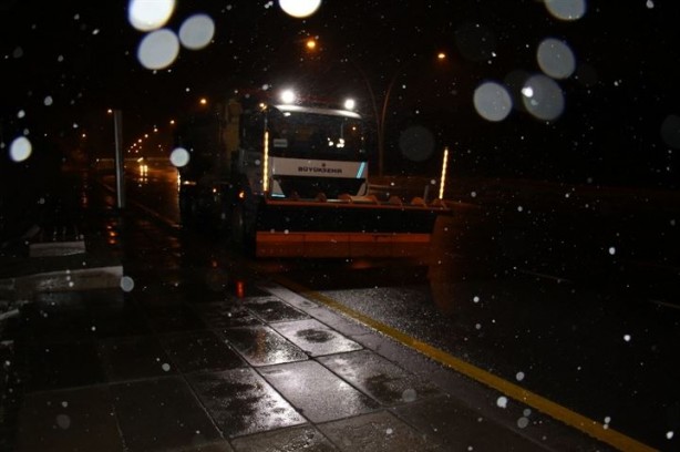 Foto - Başkentte mevsimin ilk karı yağdı 