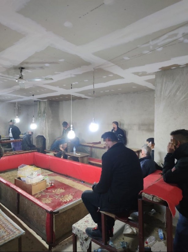 Foto - Baskında şoke eden görüntü! Hayvan koruma derneğinde horoz dövüşü...