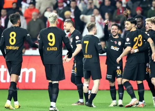 Foto - Baskısına rağmen hakkında şok eden bir iddia: Çok konuşulacak kararı yorumladı: Kriz fışkırmaya devam ediyor…