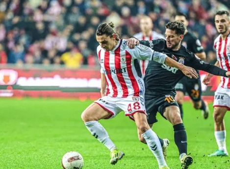 Foto - Baskısına rağmen hakkında şok eden bir iddia: Çok konuşulacak kararı yorumladı: Kriz fışkırmaya devam ediyor…