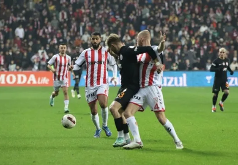 Foto - Baskısına rağmen hakkında şok eden bir iddia: Çok konuşulacak kararı yorumladı: Kriz fışkırmaya devam ediyor…