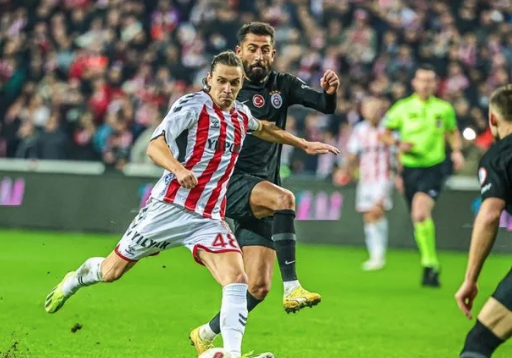 Foto - Baskısına rağmen hakkında şok eden bir iddia: Çok konuşulacak kararı yorumladı: Kriz fışkırmaya devam ediyor…