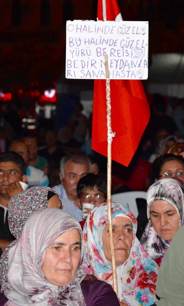 Foto - Başkomutan demokrasi nöbetine katıldı