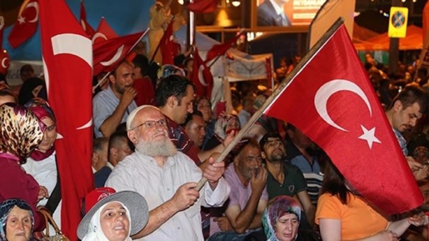 Foto - Başkomutan demokrasi nöbetine katıldı