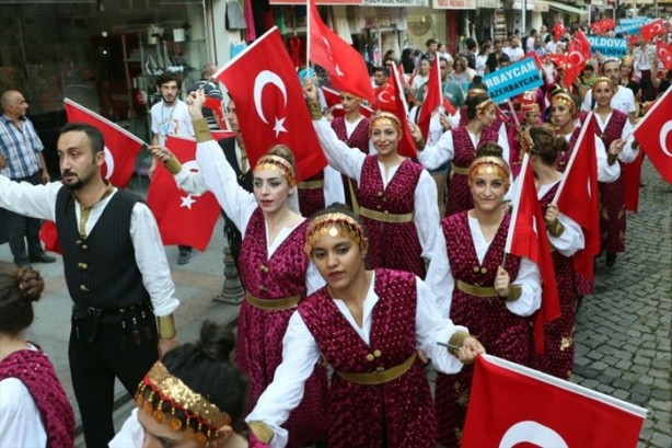 Foto - Başkomutan demokrasi nöbetine katıldı