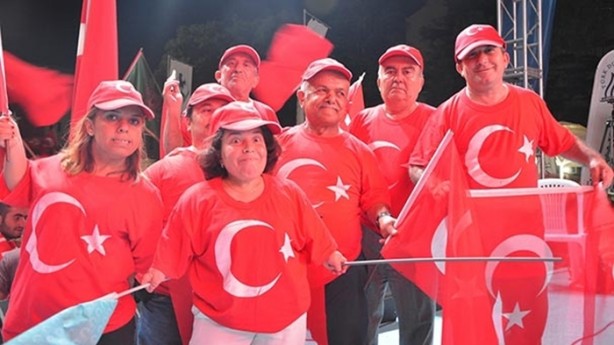 Foto - Başkomutan demokrasi nöbetine katıldı