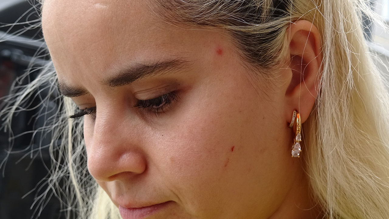 Başörtü düşmanı öğretmenden öğrencisine büyük skandal