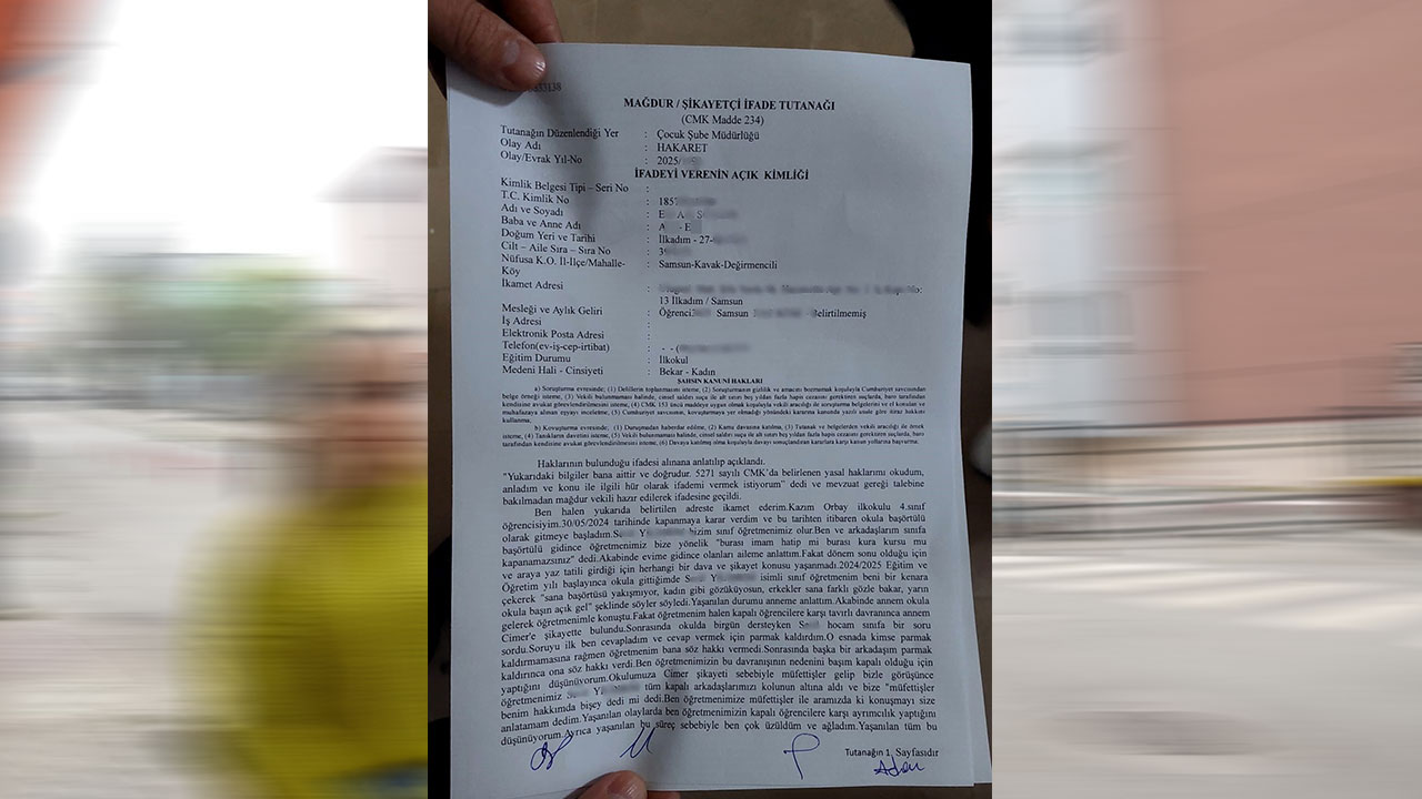 Foto - Başörtü düşmanı öğretmenden öğrencisine büyük skandal