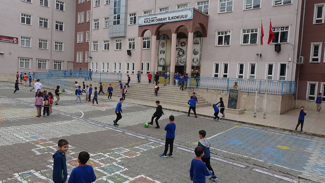 Foto - Başörtü düşmanı öğretmenden öğrencisine büyük skandal