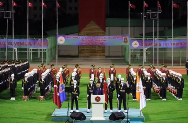 Foto - Başörtülü subay diplomasını Erdoğan'ın elinden aldı