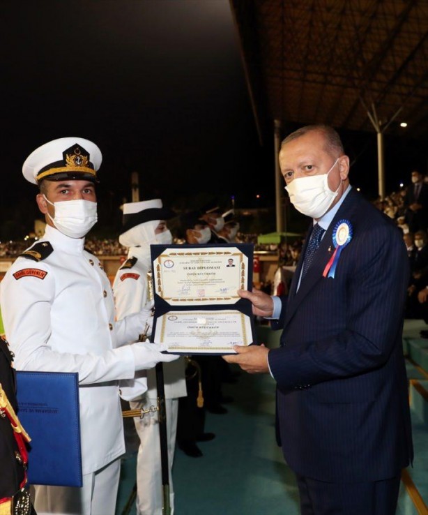 Foto - Başörtülü subay diplomasını Erdoğan'ın elinden aldı