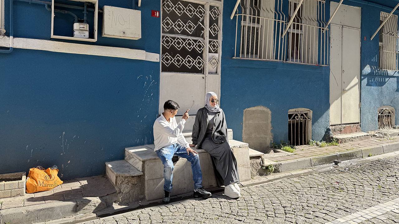 Başrolde bir çocuk ve turist var: Çukur semtinde milyonların kalbine dokunan olay