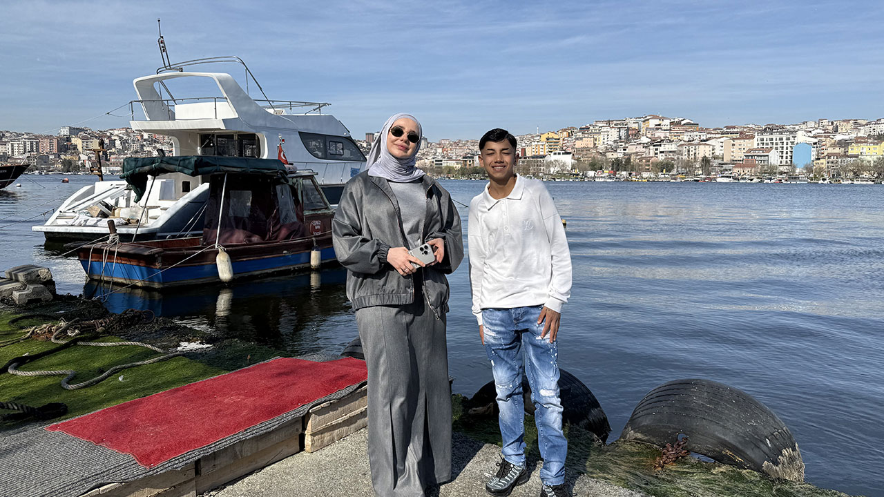 Foto - Başrolde bir çocuk ve turist var: Çukur semtinde milyonların kalbine dokunan olay