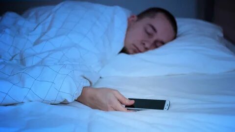 Foto - Başucunda cep telefonu ile uyuyanlar dikkat! Gece neler oluyor neler…