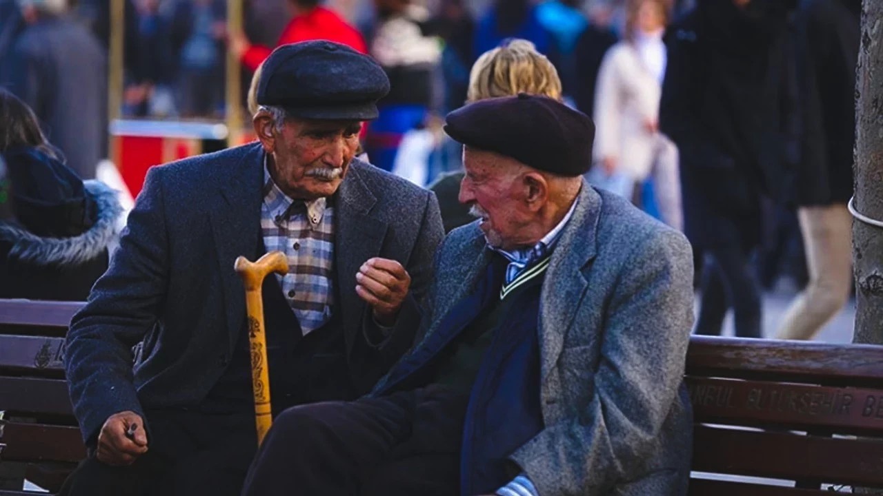 Başvuru tarihi uzatıldı! Hiçbir şart yok, emeklilere 10 bin lira verilecek