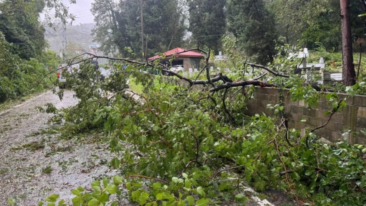 Foto - Batı Karadeniz’de fırtına ve sel alarmı! Rüzgar 116 kilometreye ulaştı, Ilgaz’a kar yağdı