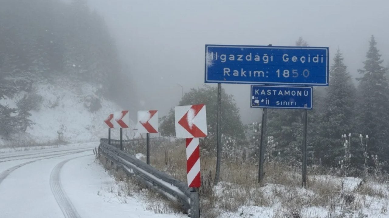 Foto - Batı Karadeniz’de fırtına ve sel alarmı! Rüzgar 116 kilometreye ulaştı, Ilgaz’a kar yağdı