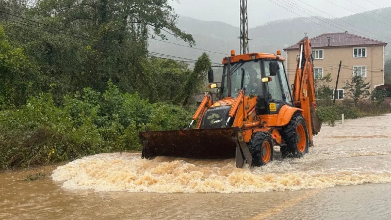 Foto - Batı Karadeniz’de fırtına ve sel alarmı! Rüzgar 116 kilometreye ulaştı, Ilgaz’a kar yağdı