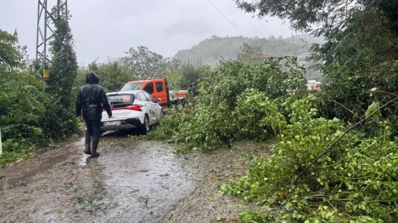 Foto - Batı Karadeniz’de fırtına ve sel alarmı! Rüzgar 116 kilometreye ulaştı, Ilgaz’a kar yağdı