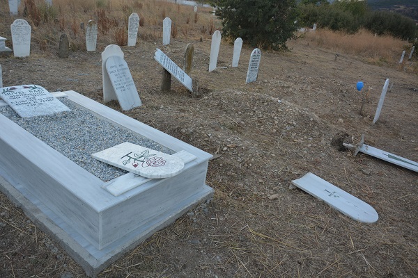 Foto - Batı Trakya'da Türk mezarlığına saldırı