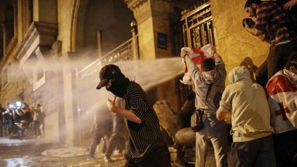 Foto - Batının baskısına rağmen Gürcistan tartışmalı yasayı onayladı!