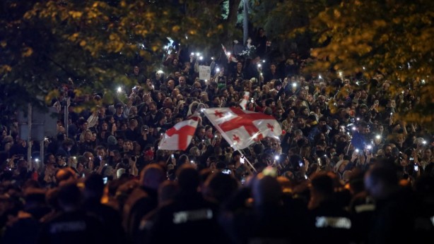Foto - Batının baskısına rağmen Gürcistan tartışmalı yasayı onayladı!